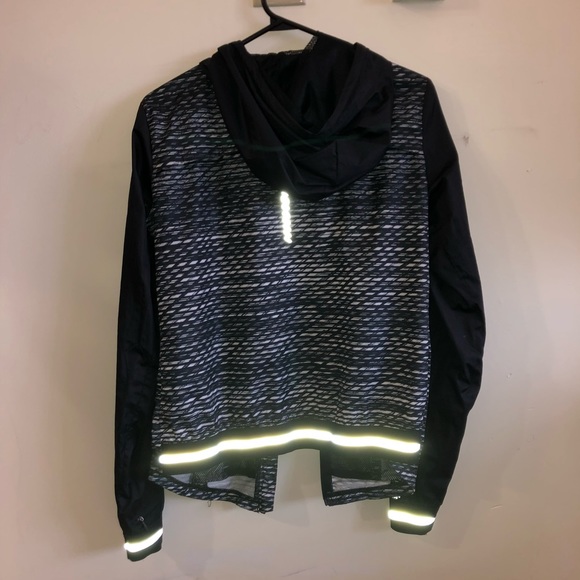 Under Armour wind breaker - Picture 3 of 3